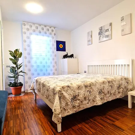 Tra E Monti Apartment *